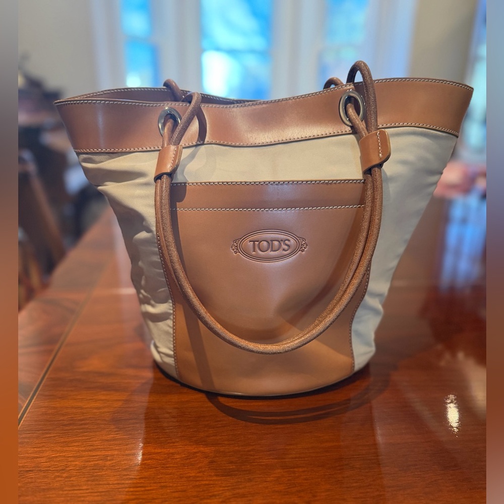 Gorgeous Tod’s leather and canvas bucket bag beautiful used condition